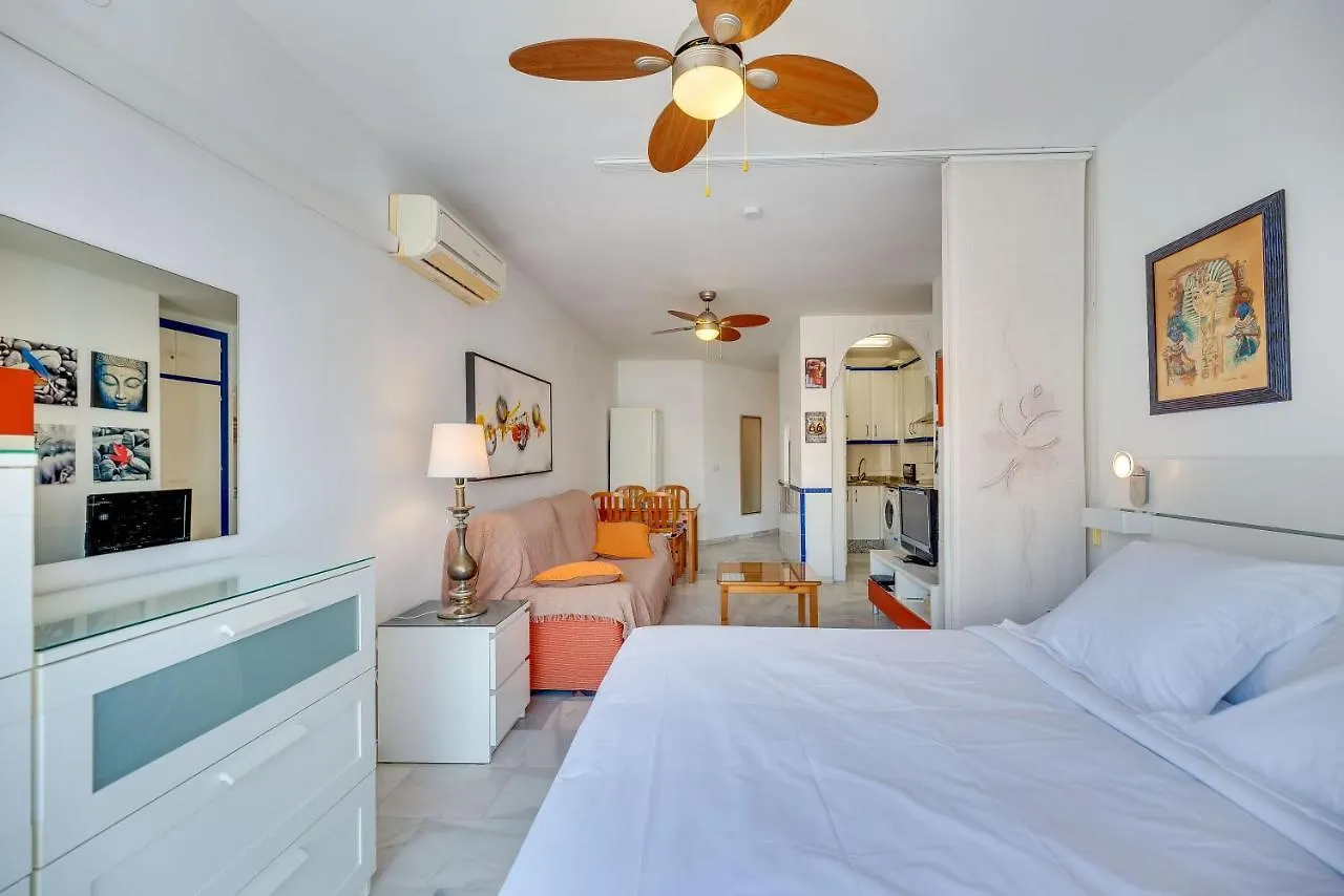 Homeforguest Bright Studio In La Carihuela Near The Beach Torremolinos Apartamento